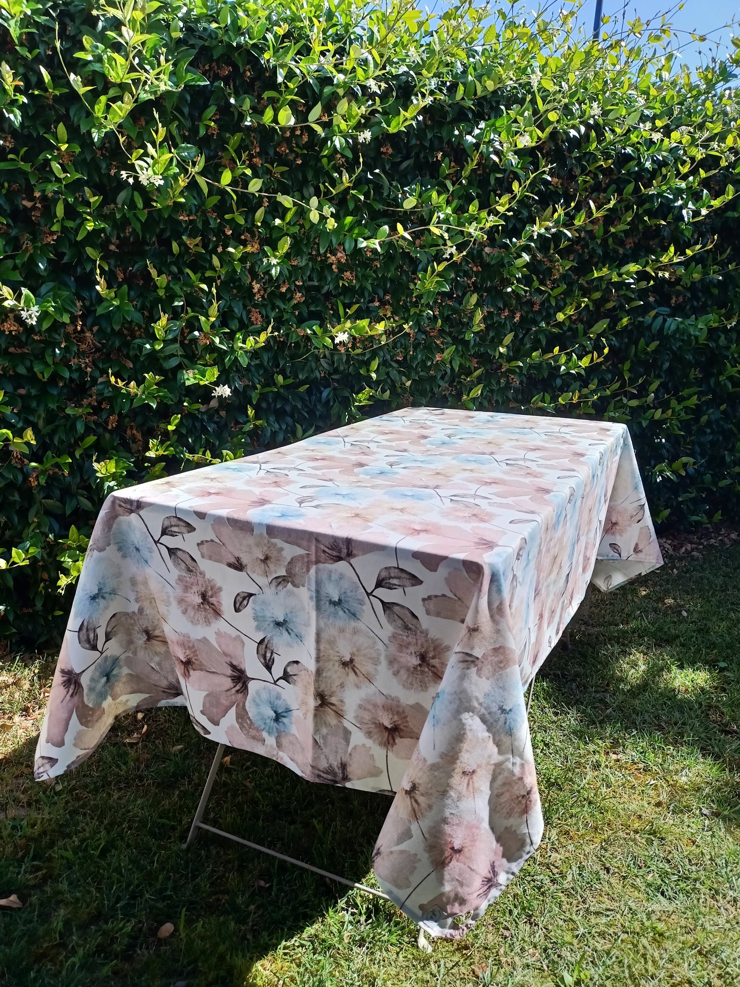 Desire tablecloth