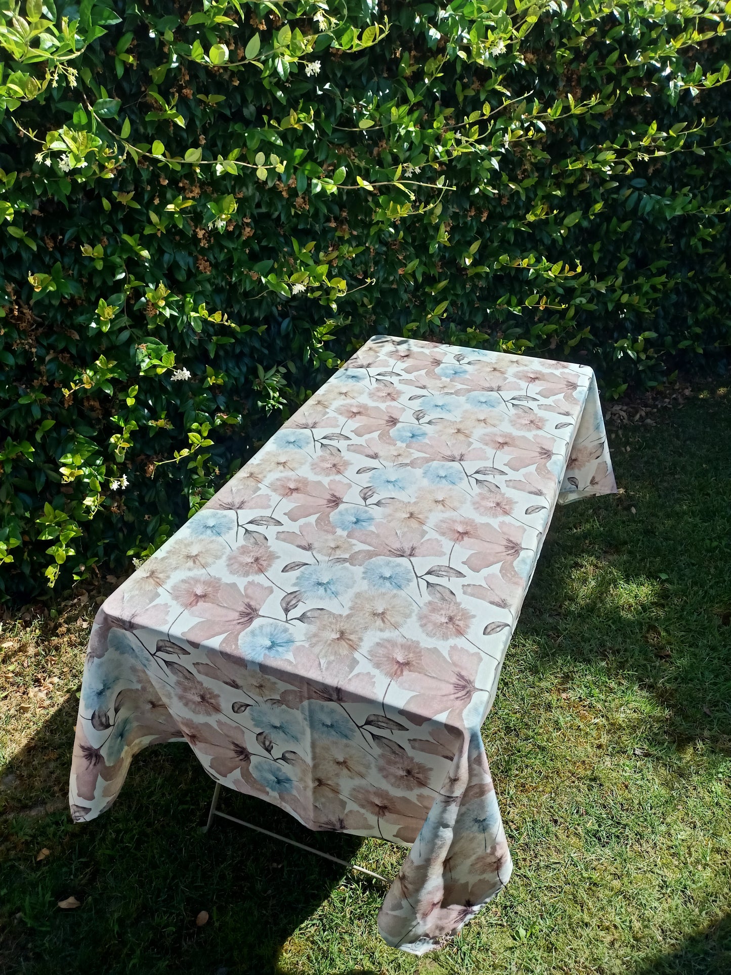 Desire tablecloth